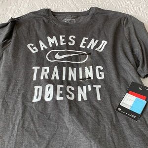 Men’s Nike T shirt with tags never worn